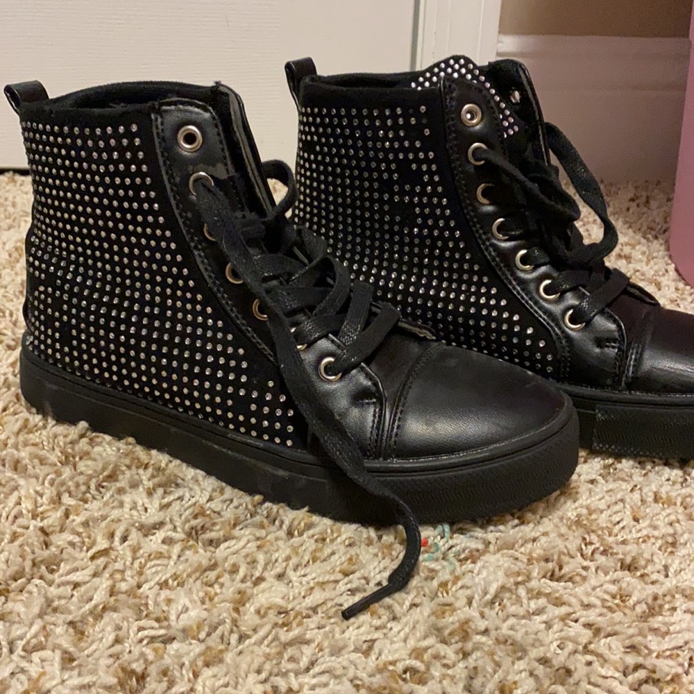 shoes - Picture 2 of 3